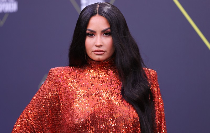 Cântăreața Demi Lovato mărturisește că a fost violată în adolescenţă