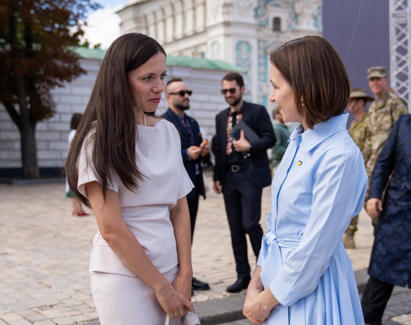 Cum a apărut Mirabela Grădinaru la Kiev, la întâlnirea cu Olena Zelenska. Cât costă rochia purtată de partenera lui Nicușor Dan