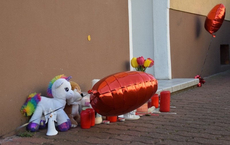 Doi frați de 7 și 9 ani au fost găsiți morți în Duminica Paștelui, în apartamentul în care locuiau, în Germania. Mama lor a fost arestată