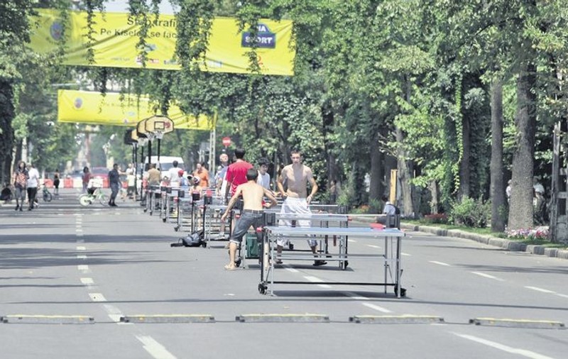 Hai la distracţie în mijlocul bulevardului!