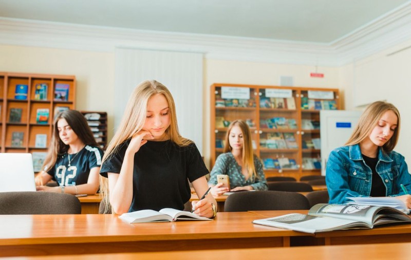 Istoria Românilor va deveni o materie separată pentru elevii de liceu. Ce alte schimbări apar în anul școlar 2025-2026