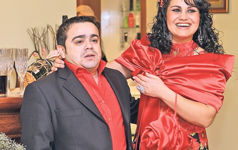 Aşchia nu sare departe de trunchi! Adi Minune şi-a răpit nevasta minoră!
