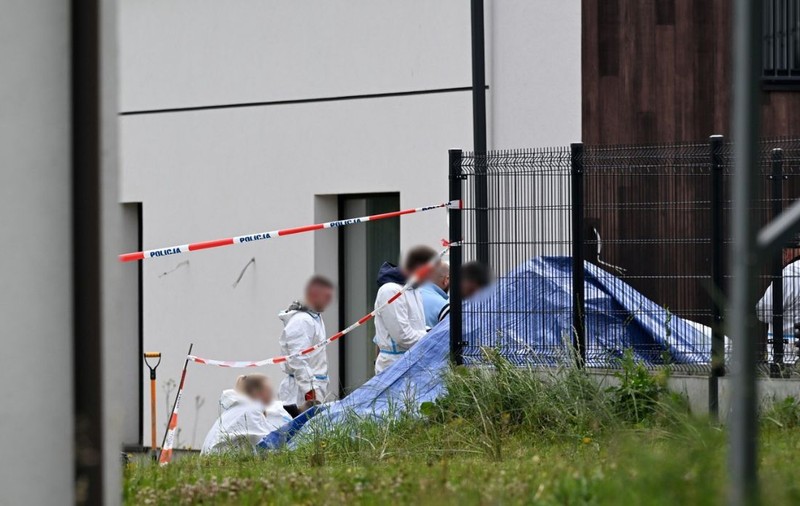 Polițiștii au găsit 29 de copii îngropați în curtea casei unui medic, într-un sat cu 1.500 de localnici din Polonia