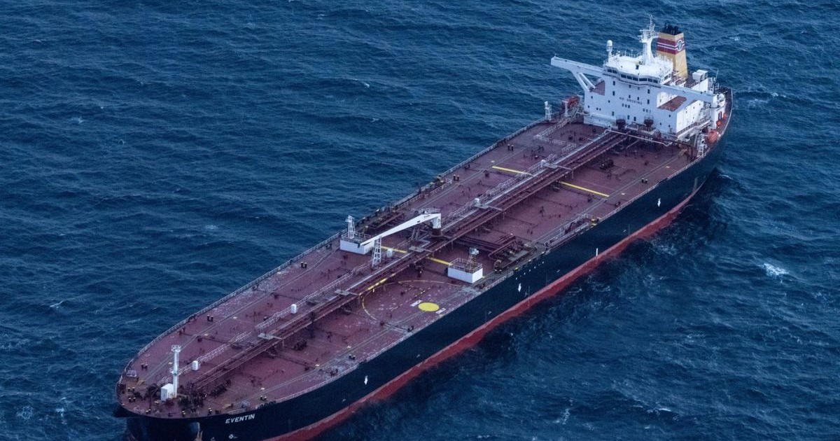 O navă încărcată cu petrol plutește în Marea Baltică, locul unde un cablu submarin rusesc de telecomunicaţii a fost avariat în urma unui impact extern