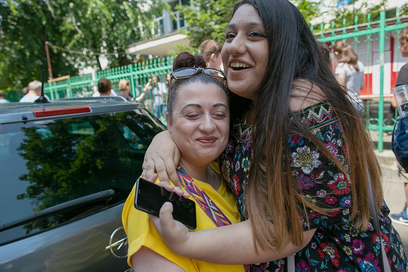 Berta se bucură de rezultatele examenului