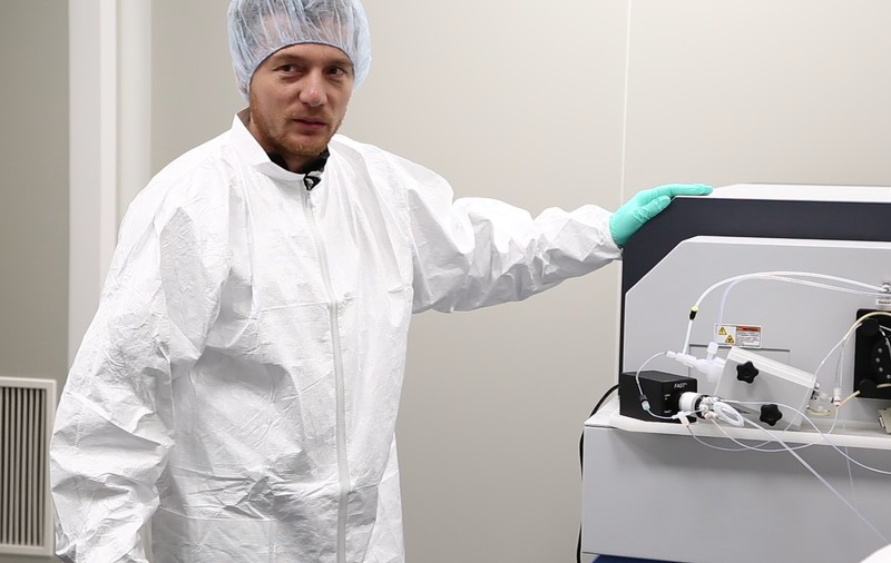 VIDEO/Aparatul de un milion de euro care depistează ”otrava” din medicamente! E de două ori mai ”fierbinte” decât Soarele