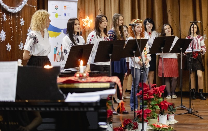 VIDEO. Românii şi ucrainenii şi-au unit vocile într-un concert de colinde din ambele ţări:  „Îngerii au sosit, ca o pasăre din cer”