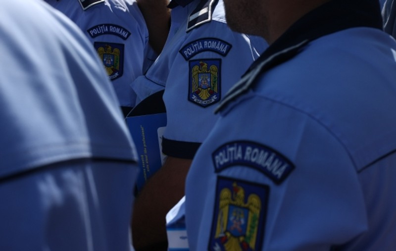 Promitea angajări în Poliţie pentru şpăgi de zeci de mii de euro 