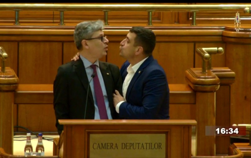Ministrul Virgil Popescu și efectele incidentului cu George Simion: „Curg injurii pe pagina personală, la pozele cu copiii sunt tot felul de ameninţări”