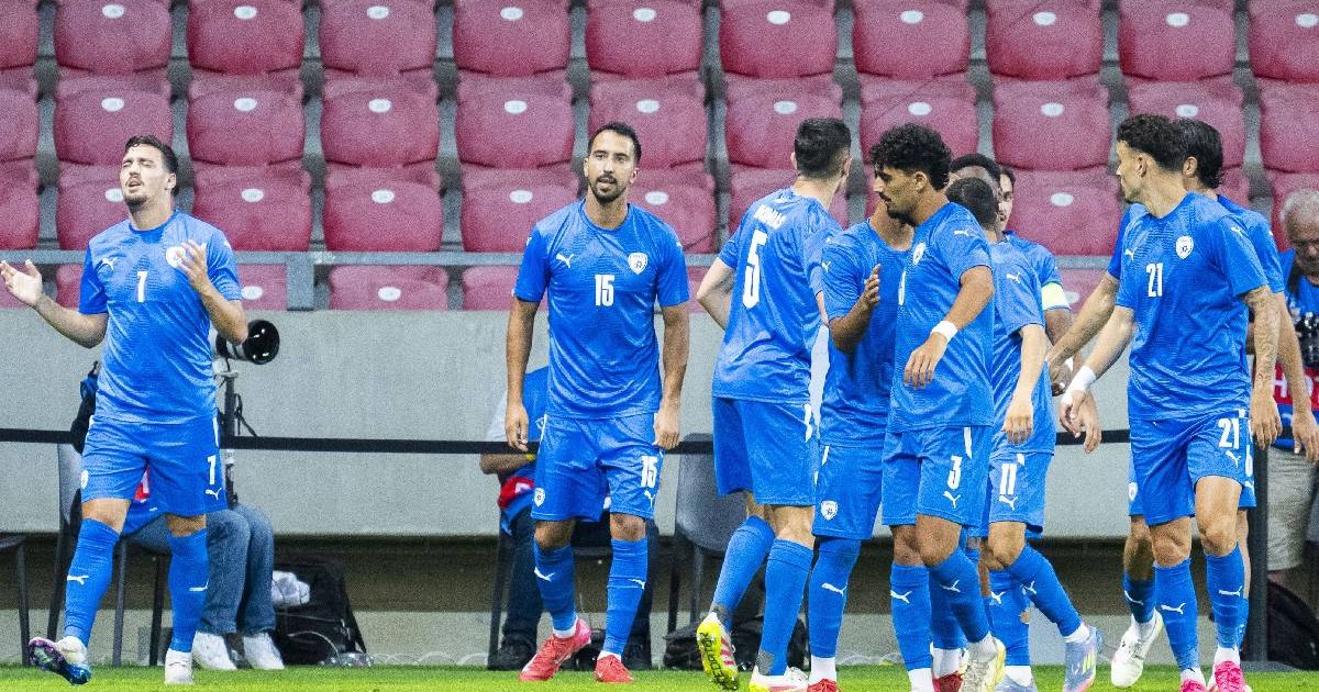Echipa Israelului sărbătorind primul gol marcat de Yarden Shua în timpul meciului amical internațional de fotbal dintre Israel și Slovacia, disputat pe stadionul Nagyerdei.