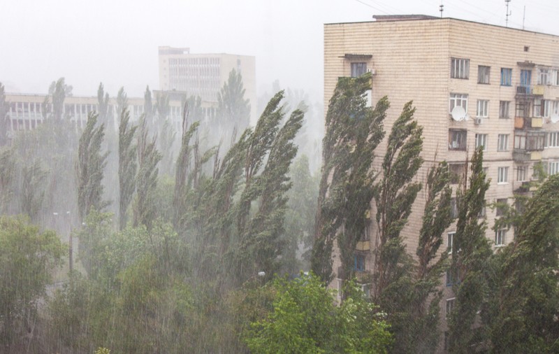 Cod galben și cod portocaliu de caniculă și vijelii puternice în România. Harta județelor vizate de avertizările emise de meteorologii ANM