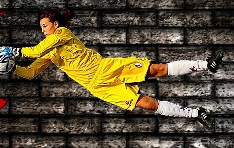 FOTO / O româncă de 16 ani UIMEȘTE Italia! Vrea să ajungă în naționala României de fotbal feminin