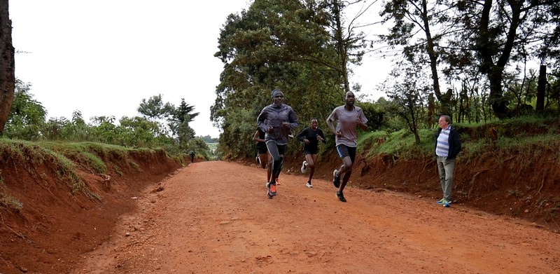 Antrenament în Iten, Kenya, condus de românul Carol Șanta