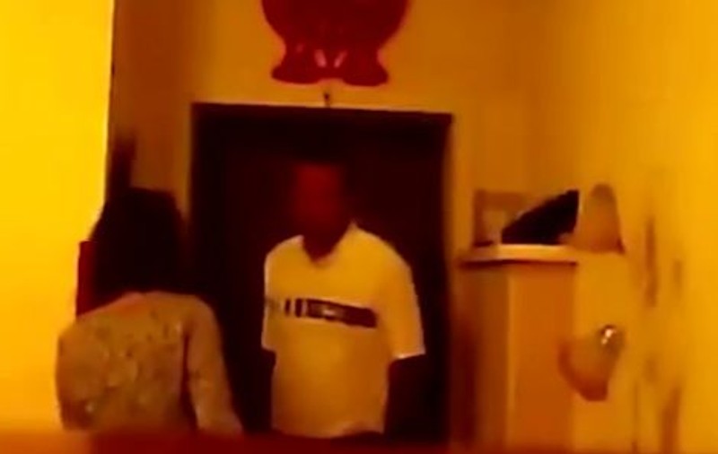 VIDEO | Un bărbat a aflat că soția îl înșală cu cel mai bun prieten al lui după ce și-a lăsat, din greșeală, camera telefonului pornită