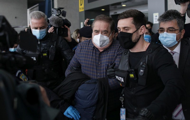 Primele imagini cu Ioan Niculae după ce a ajuns în România. Omul de afaceri a fost ridicat de Poliție de la aeroport