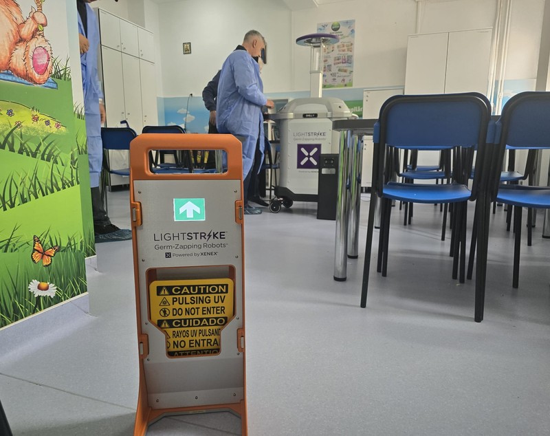 Dezinfecția în Spitalul de Pediatrie Ploiești se face cu roboți. Cum transformă tehnologia siguranța copiilor