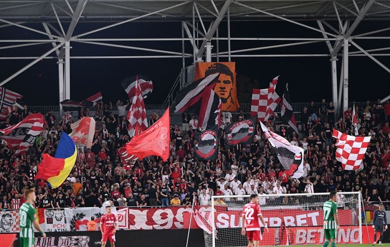 Materiale pirotehnice descoperite pe stadion de jandarmi, înaintea meciului Dinamo – Petrolul