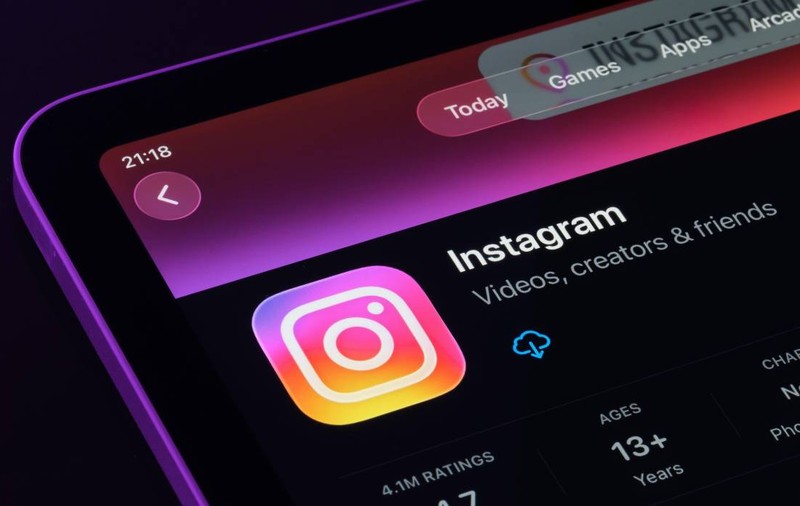Schimbarea de pe Instagram pe care o așteptai de ani buni: cum îți rearanjezi manual ordinea pozelor de pe profil