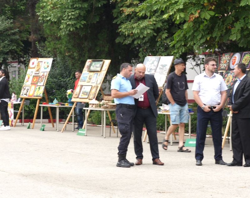 VIDEO / Și deținuții au talent! Cântă, dansează şi pictează în spatele gratiilor