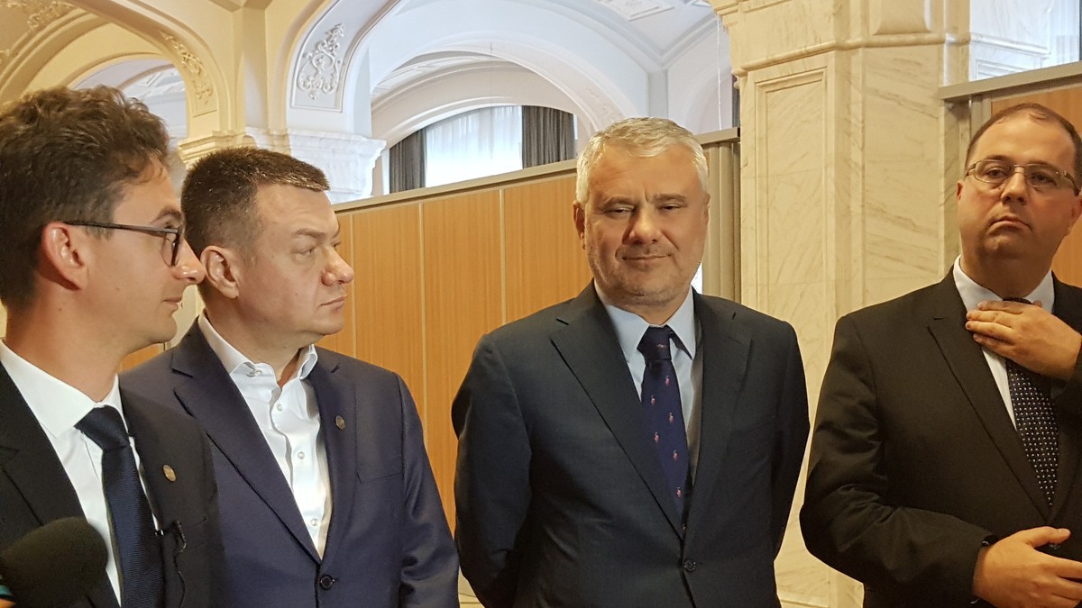 deputati, Opozitie