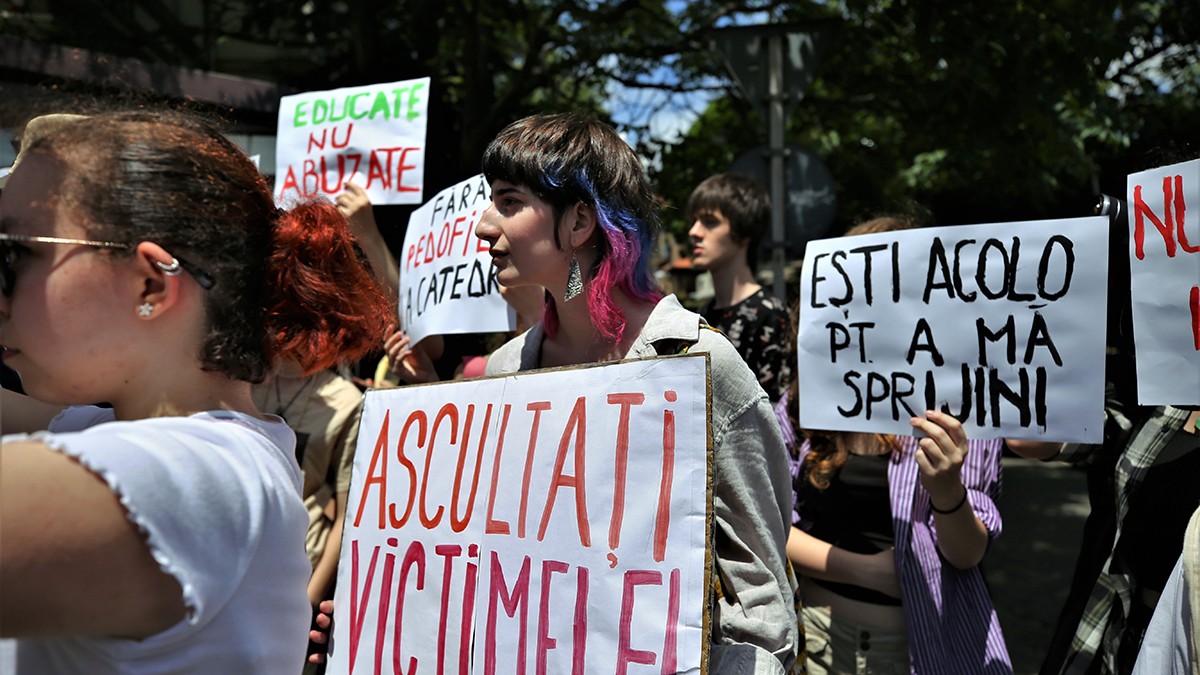 Protest față de hărțuirea sexuală din învățământ, iunie 2022. Foto: Dumitru Angelescu