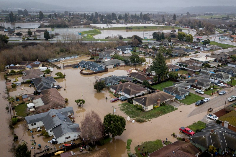 Mare parte din California e sub ape din cauza ploilor torențiale. Foto: Profimedia