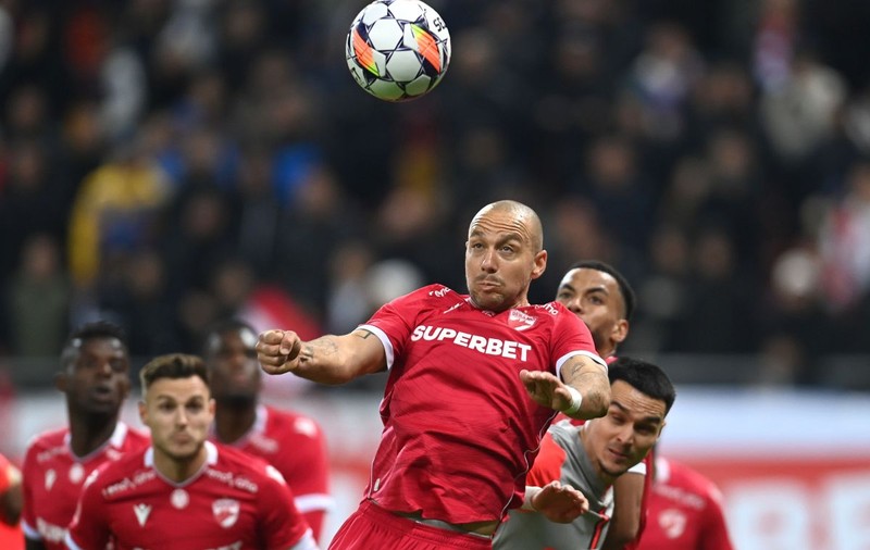 Un fotbalist de la Dinamo București îl caută pe bărbatul care i-a salvat viața fetiței sale, după ce micuța a căzut în lacul Herăstrău