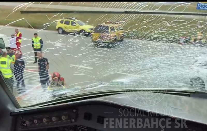 Avionul echipei de fotbal Fenerbahce a aterizat forțat, în drum spre Manchester / VIDEO