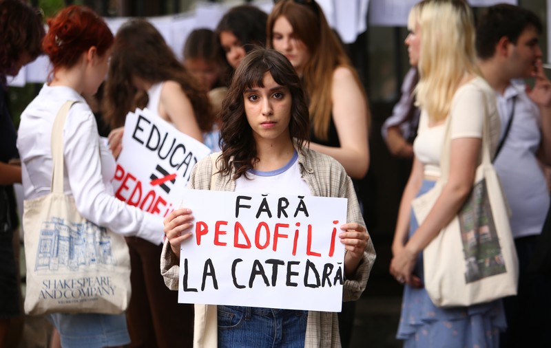 Protestul unor adolescenți față de abuzurile sexuale în școli m-a făcut să realizez cât de ignorantă era generația mea. Cât de ignorantă eram eu