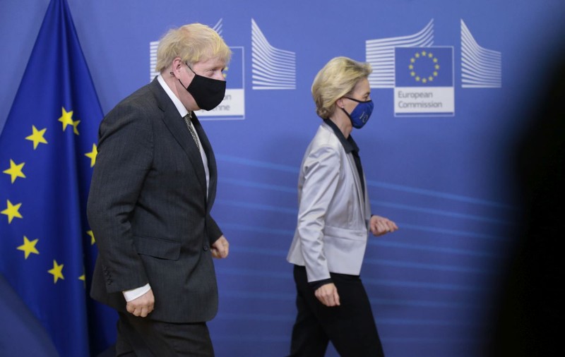 Negocierile pentru un acord post-Brexit vor continua după termenul-limită impus inițial de Londra