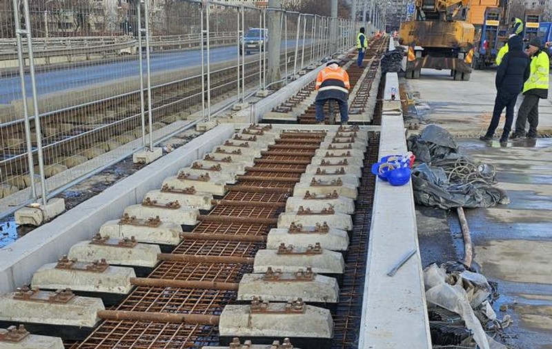 A început montarea şinei de tramvai şi a rosturilor de dilataţie pe Podul Grant. Când se va relua circulaţia