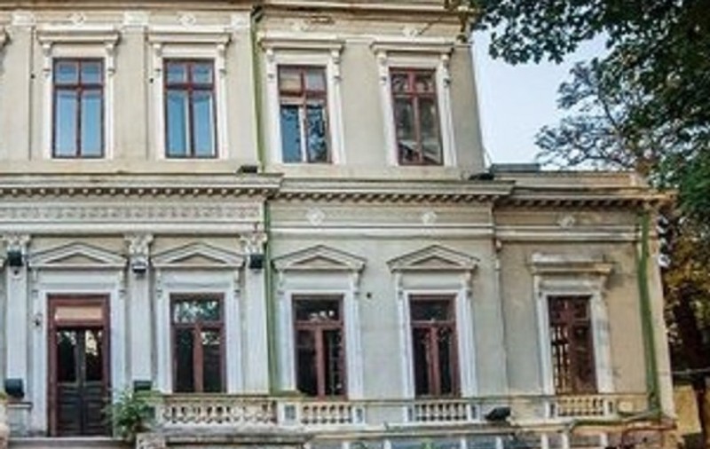 Cum arată clădirile-mamut scoase la vânzare în București? Cea mai mare are 100 de camere
