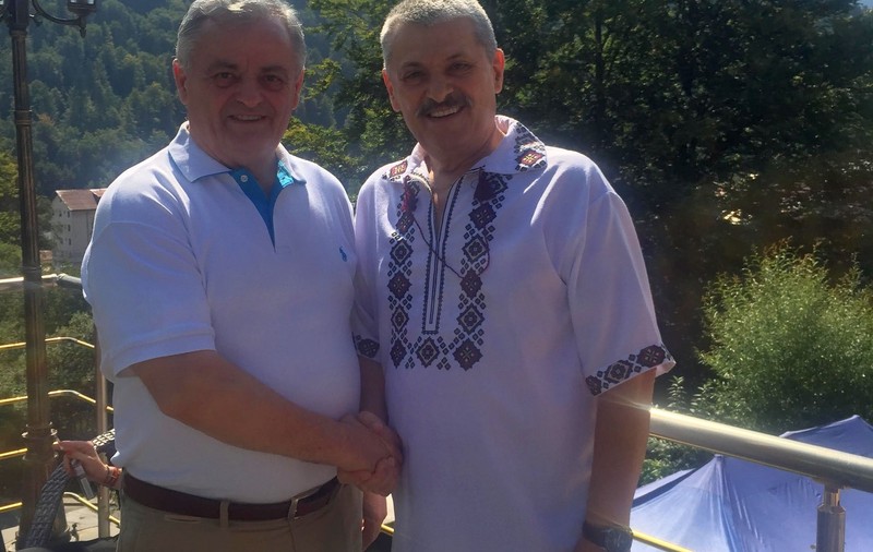 Scăpat de problemele penale, Neculai Onțanu și-a făcut partid cu fratele geamăn. La aproape 70 de ani, Gheorghe s-a înscris la Teologie