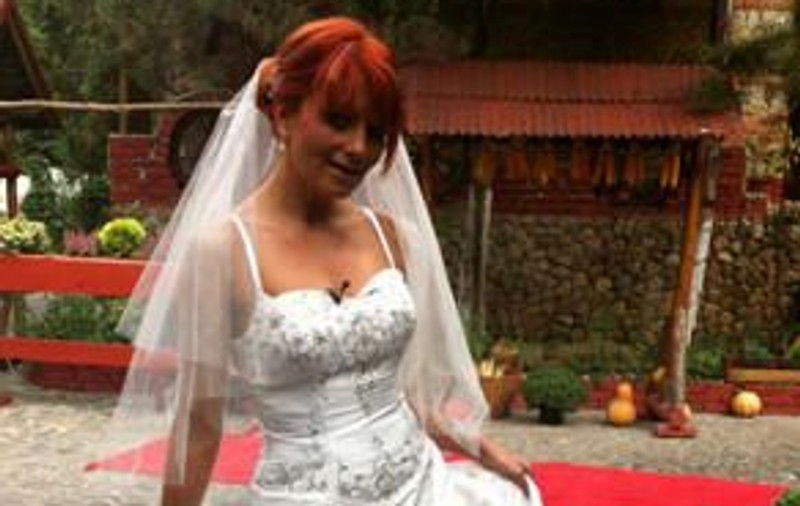 Sylvia, fosta soţie a lui Andrei de la Alb-Negru, în rochie de mireasă