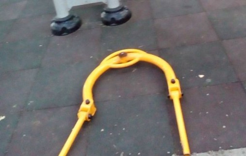 Un bărbat din Iași a fost rănit într-un parc din oraș. Folosea un aparat de fitness
