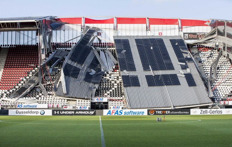 Arena din Alkmaar arată ca după bombardament. S-a prăbușit acoperișul