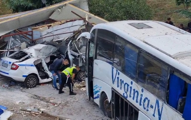Doi polițiști din Bulgaria, uciși de un autocar cu migranți al cărui șofer a refuzat să oprească