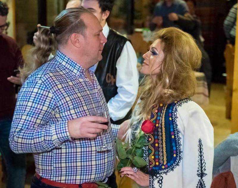 Vali Crăciunescu se însoară. Cât de bine poate să arate cea care l-a convins să renunțe la burlăcie | FOTO