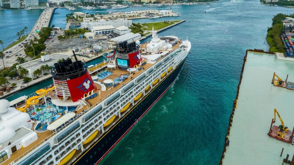 Disney a lansat cel mai spectaculos vas de croazieră din flota sa. Turitșii se vor putea bucura de 7 piscine, spectacole live și un meniu inspirat din filmele „Frozen”. Imagine cu caracter reprezentativ. Sursă foto: Shutterstock