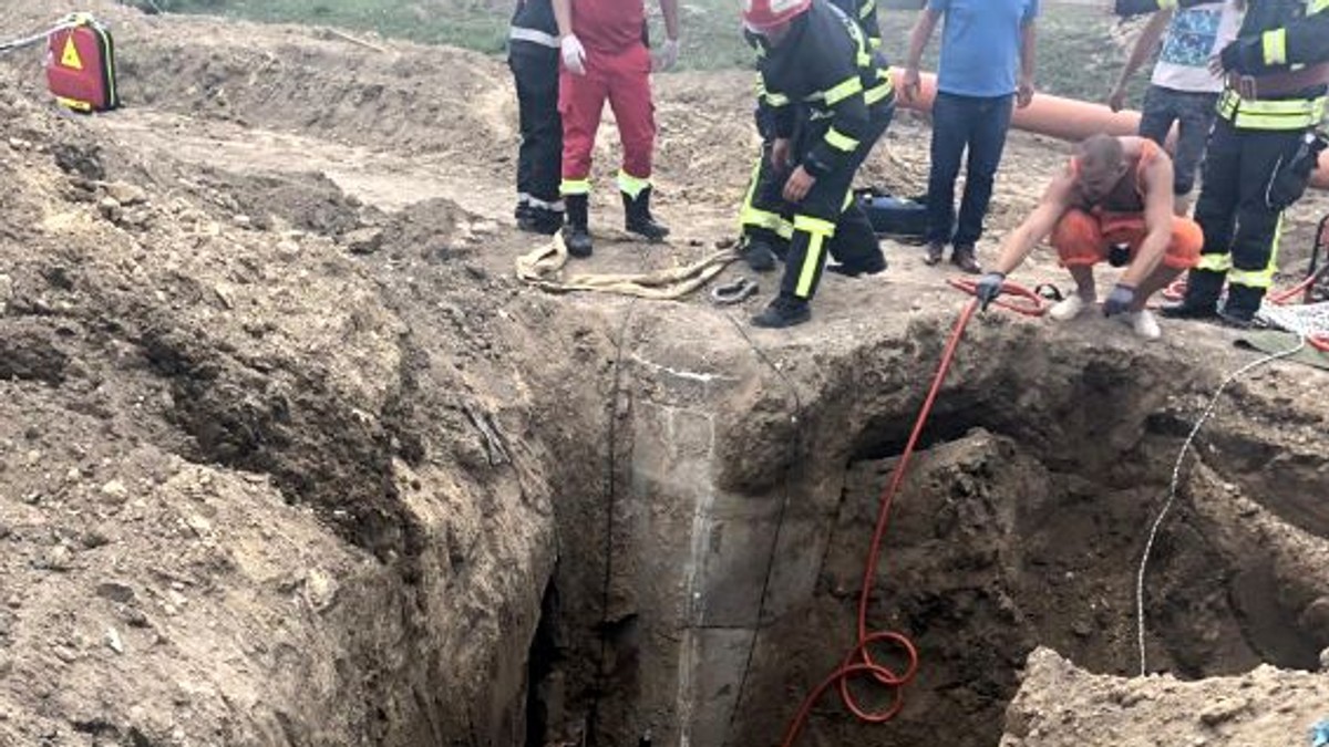 Un muncitor a scăpat cu viață după ce a fost îngropat două ore sub un mal de pământ, la Constanța
