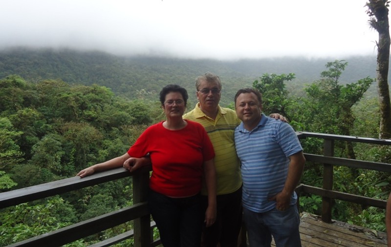 Dragoş Dolănescu le arată prietenilor din România frumuseţile din Costa Rica! FOTO