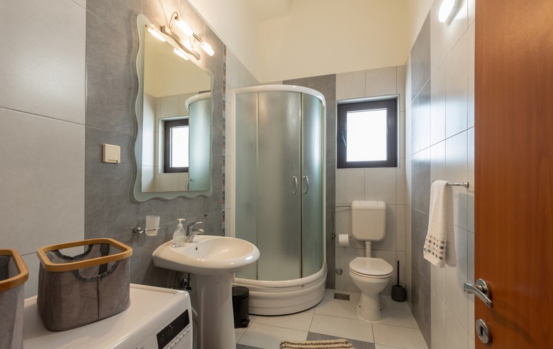 Cabinele de duș semirotunde aduc luxul în baia ta