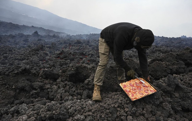 „Cea mai periculoasă pizza din lume”, făcută pe un vulcan activ, în Guatemala