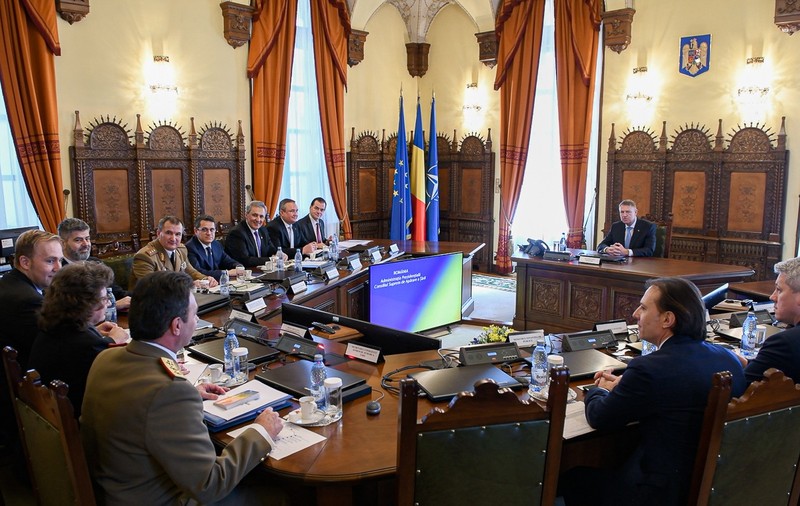 Şedinţa CSAT s-a încheiat. Klaus Iohannis: "Vor fi suplimentate măsurile de control la punctele de frontieră. Nu există motive de panică"