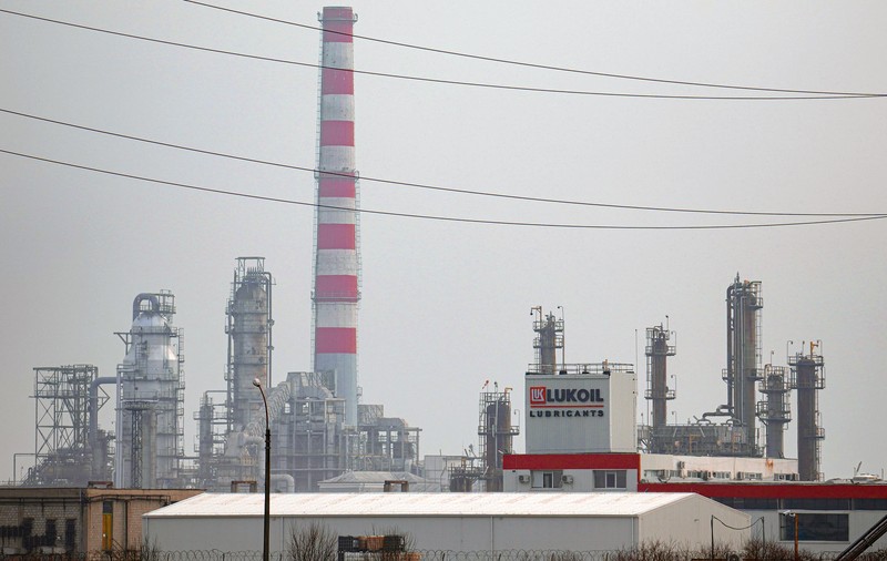 De la privatizarea din '98 la insolvența din 2026: Petrotel-Lukoil solicită intrarea în insolvență sub un sechestru record de 1,2 miliarde de euro și un proces penal care durează de un deceniu