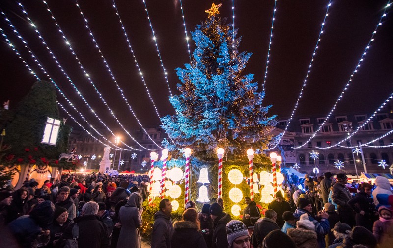Ghidul petrecerilor de 1 Decembrie. Cu fasole sau nu, românii se vor distra de Ziua Națională