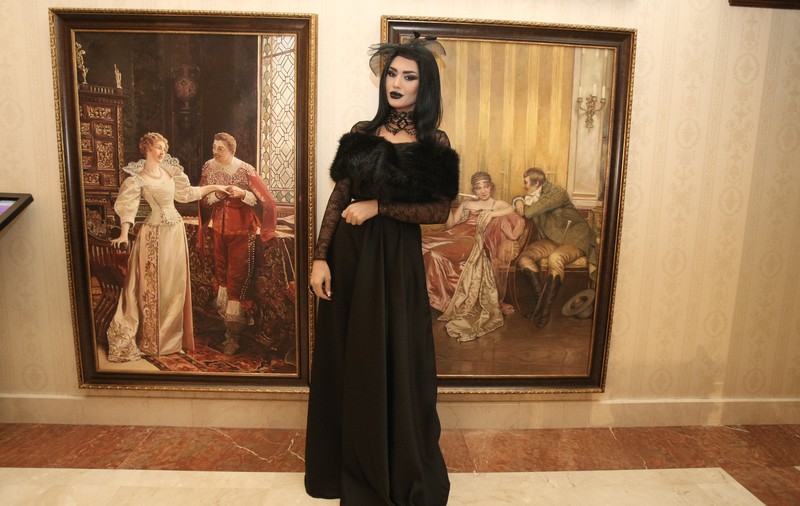 FOTO EXCLUSIV/ Nu este Morticia, este Margherita de la Clejani. Cum a putut să iasă în public fiica Vioricăi de la Clejani