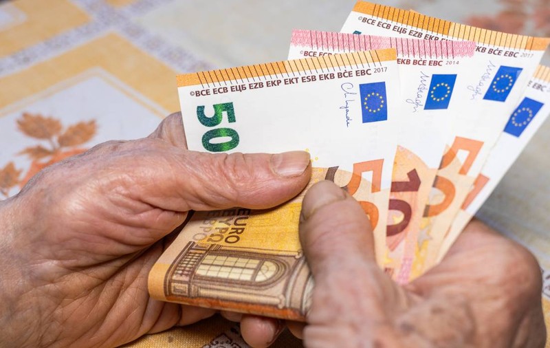 Cum poate ajunge un pensionar să ia peste 4.500 de euro pensie dacă depășește 40 de ani de muncă, în Slovenia