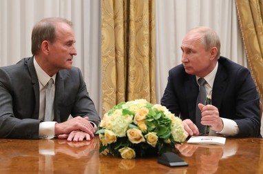 5950678 18.07.2019 Russian President Vladimir Putin listens to Chairman of the political council of Ukrainian party "Opposition Platform - For Life" Viktor Medvedchuk, left, during their meeting in St. Petersburg, Russia. Mikhail Klimentyev / Sputnik