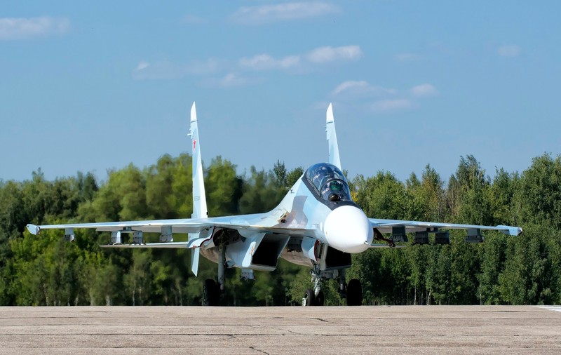 Momentul în care avionul de 50 de milioane de dolari al lui Putin este doborât cu o rachetă lansată de o dronă navală, o premieră mondială I VIDEO